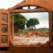 Além da Lama - Documentário